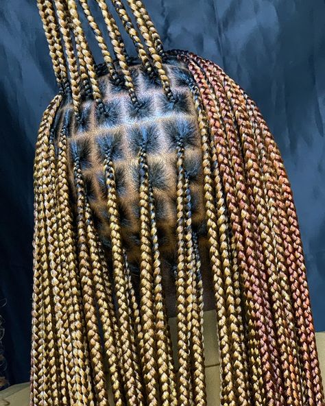 Rose Gold Knotless Braids Gold Knotless Braids, Gold Braids, Knotless Braids Styles, New Trendy Hairstyles, Knotless Braids Hairstyles, Cute Box Braids, Rose Gold And Gold, Thick Braid, Ghana Braids