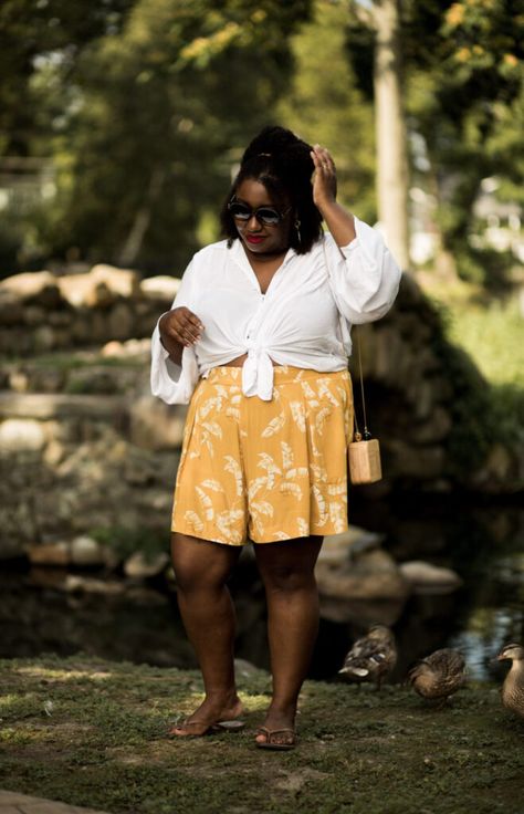 Plus Size Summer Outfits Hot Weather, Plus Size Summer Outfits Curvy Fashionista, Shorts Outfits Casual, Perfect Summer Body, Summer Outfits Big Stomach, Plus Size Shorts Outfit, Plus Size Summer Outfits Big Stomach, Print Shorts Outfit, Big Stomach