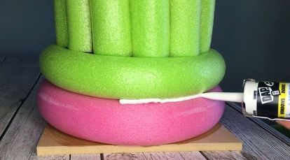 Pool noodles are sold everywhere now that it's summer and depending where you shop, you can purchase them for only $1. Here is a unique idea to make a decorative stone column using those inexpensive pool noodles. pool noodles | planter columns | noodles | summer | diy home decor | craft decor | upcycle | upcycled | diy pool noodle upcycle Stone Spray Paint, Pool Noodle Crafts, Rustic Wood Lanterns, Hometalk Diy, Green Pool, Pool Noodle, Concrete Forms, Stone Columns, Diy Plant Stand