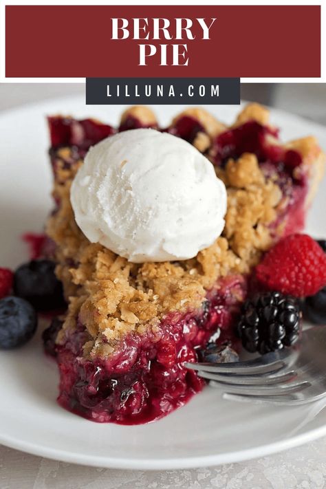 Fresh and fruity Triple Berry Pie is easy and delicious, with only 30 minutes prep time. It's perfect all year long! #tripleberrypie #berrypie #berries #fruitpie #pie Mixed Berry Pie Recipe, Berry Pie Recipe, Triple Berry Pie, Mixed Berry Pie, Lil Luna, Pie Crumble, Berry Dessert, Berry Pie, Fruity Desserts