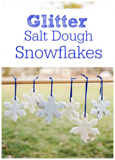 Glitter Salt Dough Snowflakes Tutorial: this fun craft is easy to make and low-mess with no food coloring to stain little fingers. Cake Pops Weihnachten, Diy Salt Dough Ornaments, Homemade Salt Dough, Snowflakes Tutorial, Diy Salt Dough, Salt Dough Christmas Ornaments, Salt Dough Crafts, Salt Dough Recipe, Salt Dough Ornaments