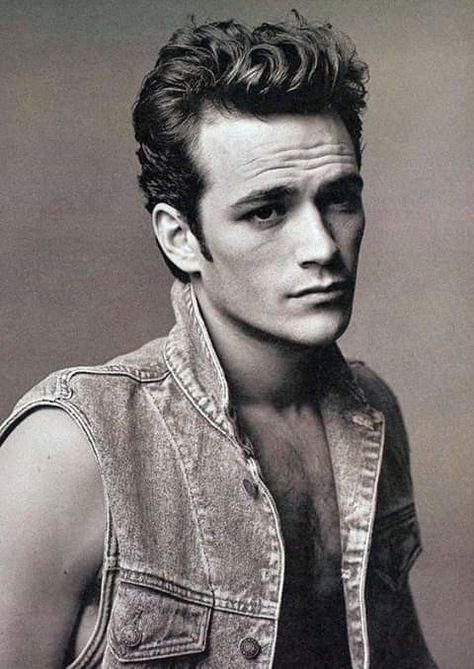 R.I.P 🌷 LUKE PERRY Luke Perry Young, 1990s Photography, Brenda 90210, Dylan And Brenda, Dylan Mckay, The Fifth Element, Luke Perry, 8 Seconds, Special Victims Unit