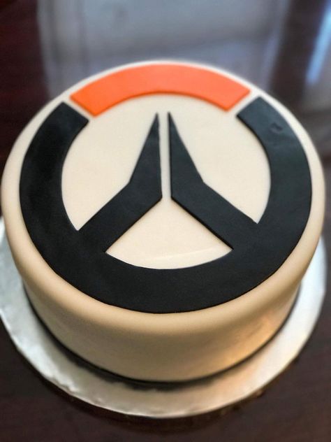 21st Cake Ideas, Overwatch Cake, Overwatch Birthday, Ps4 Cake, Filled Cakes, Over Watch, 19th Birthday Cakes, 8th Birthday Cake, Harry Birthday