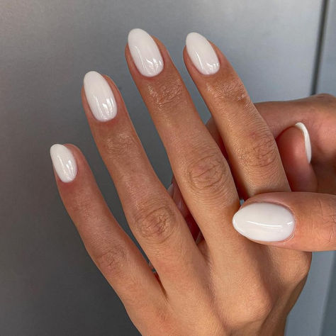 Short Almond Nails Wide Nail Bed, Nails For Getting Engaged, Natural Round Nails Short, Natural Nail Designs Acrylics, Nails For Thick Fingers, Short Almond Natural Nails, Clean Nails Look Natural, Oval Nails Natural, Short Almond White Nails