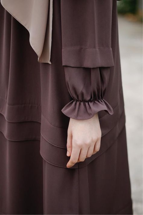 Simple Abaya Hand Designs, Abaya Sleeves Design, Simple Abaya Designs, Manset Lengan, Simple Abaya, Muslim Women Clothing, Cotton Saree Blouse Designs, Model Gamis, Blouse Casual Fashion