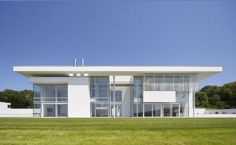 Richard Meier Oxfordshire House Richard Meier Architecture, Richard Meier, Richard Neutra, American Houses, House Blend, Zaha Hadid Architects, Famous Architects, House Modern, English Country House