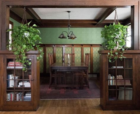 Kitchen Decor Cottage, Cottage Core Kitchen, Craftsman Dining Room, Craftsman Home Interiors, Arts And Crafts Interiors, Craftsman Interior, 1920s House, Dream Apartment Decor, Arts And Crafts House