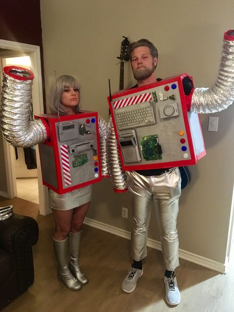 Couples robot costume #halloween #diy Halloween Robot Costume, Futuristic Robot Costume, Robot Costume Adult, Robot Fancy Dress, Robot Costume Diy, Costume Halloween Diy, Robot Halloween Costume, Adult Costumes Diy, Robot Costume