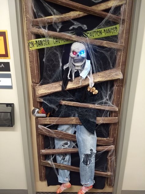 Haunted Door Decorations, Zombie Classroom Door, Horror Door Decorations, Scary Halloween Door Ideas, Zombie Door Decorations, Haunted House Door Decoration, Halloween Door Decorations Diy, Scary Door Decorations, Scary Door Decorations Halloween