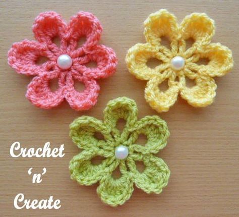 "This sweet small flower applique, has just 3 rows, its so easy to make, it is great for the beginner crochet to practice with, create as many as needed to enhance your skills and then use them to decorate your next project." Flower Applique Patterns, Crochet Small Flower, Háčkované Lemy, Crochet Puff Flower, Crochet Embellishments, Crochet Flowers Easy, Confection Au Crochet, Crochet Flowers Free Pattern, Crocheted Flowers