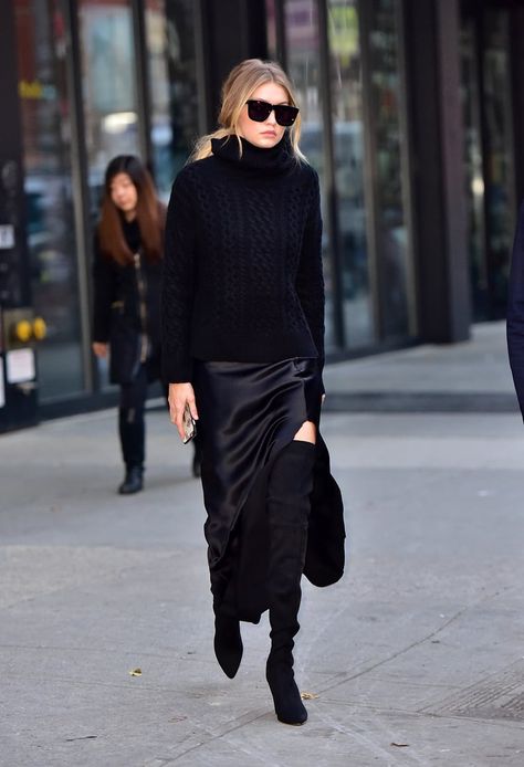 Gigi Hadid Style 2015 | POPSUGAR Fashion Smart Casual Dress Code, Black Silk Skirt, Rok Outfit, Dress Code Casual, Look Adidas, Smart Casual Dress, Skandinavian Fashion, Moda Paris, Hadid Style