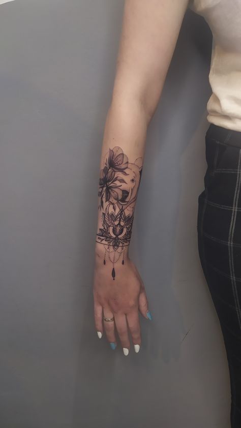 Chest Tattoo Bear, Ankle Cuff Tattoo, Wild Rose Tattoo, Polar Bear Tattoo, Deathly Hollows, Face Tattoos For Women, Bear Tattoo Designs, Cuff Tattoo, Hippie Tattoo