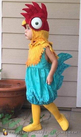 Hilarious Homemade HeiHei Costume from Moana Heihei Costume, Disney Costumes For Girls, Hei Hei Moana, Moana Halloween Costume, 2017 Halloween Costumes, Rooster Costume, Chicken Costume, Chicken Costumes, Fairy Halloween Costumes