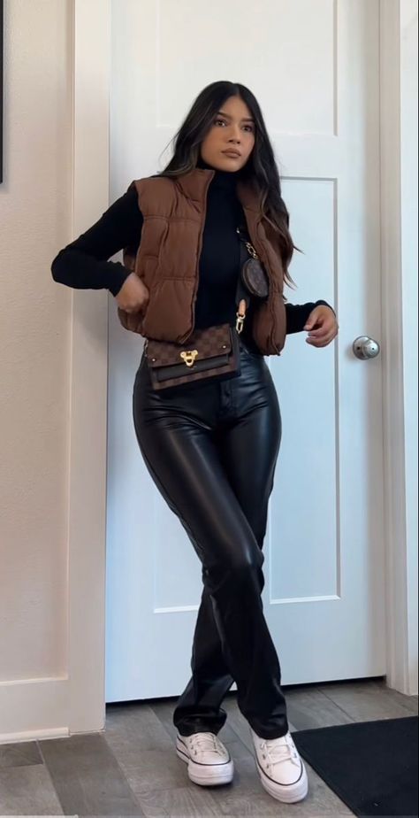 Stile Blair Waldorf, Adrette Outfits, Fest Outfits, Instagram Baddie, Looks Country, Skandinavian Fashion, Winter Fashion Outfits Casual, Chique Outfits, Brown Vest