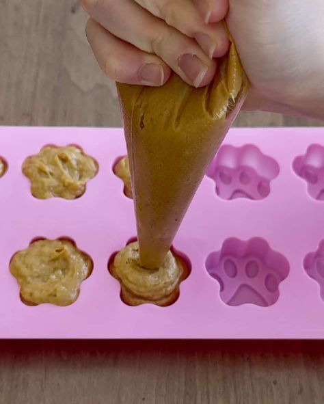 Dog Treat Mold Recipe, Homemade Dog Treats Using Silicone Mold, Homemade Dog Treats Easy With Silicone Mold, Dog Treat Recipes For Silicone Molds, Homemade Frozen Dog Treats, Peanut Butter Banana Dog Treats, Silicone Molds Recipes, Banana Dog Treat Recipe, Banana Dog Treats