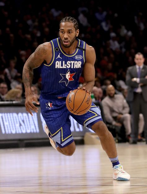 Kawhi Leonard Wins First-Ever Kobe Bryant MVP Award at 2020 NBA All-Star Game: 'Means A Lot to Me' Best Nba Players, Basketball Players Nba, Kawhi Leonard, Bola Basket, Nba Legends, Nba Pictures, Basketball Uniforms, Larry Bird, Los Angeles Clippers