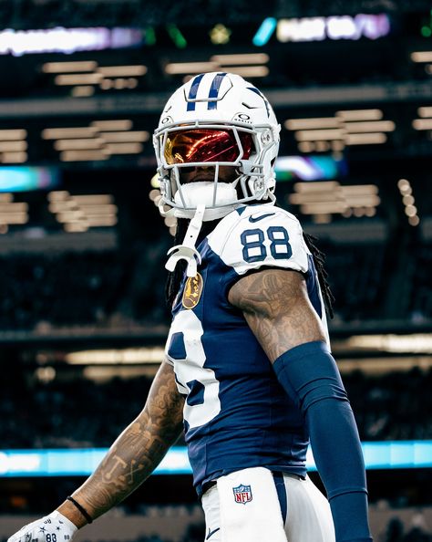 Why not us?!@dallascowboys week twelve: cowboys | giants Vintage Nfl Aesthetic, Iconic Nfl Photos, Nfl Aesthetic, Cool Football Pictures, Football Drip, Ceedee Lamb, Alvin Kamara, Football Pics, Nfl Football Pictures