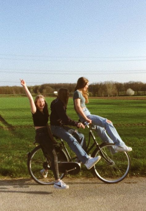 Tandem Bike Aesthetic, Riding Bike Reference, Bycicle Photo Ideas, Riding Bike Aesthetic, People Riding Bikes, Ride Drawing, Besties Pictures, Summer Film, Friendship Photography