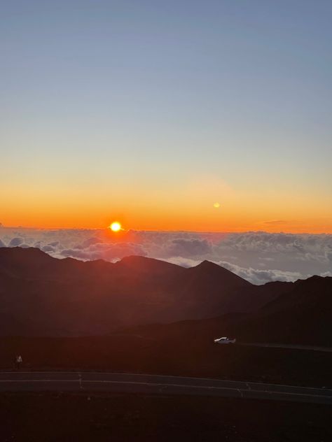 haleakala, maui, hawaii, island aesthetic, sunrise, sunset, mountain, volcano, early morning, clouds Hawaii Sunrise Aesthetic, Maui Sunrise Haleakala, Maui Hawaii Sunset, Haleakala Sunrise, Hawaii Volcano, Pretty Sky, Volcano, Maui, Hawaii