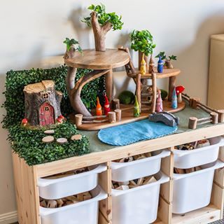 DIY Tree House for Small World Play - Little Lifelong Learners Daycare Nature Decor, Waldorf Classroom Elementary, Nature Daycare, Small World Play Ideas, Natural Play, Tree House Diy, Tree House Designs, Fairy Furniture, Diy Tree