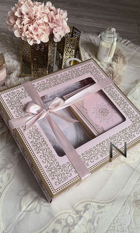 Quran🎁 Baby Album Design, Eid Hampers, Good Day Messages, Unique Wedding Cards, Bridal Gift Wrapping Ideas, Birthday Gifts For Boyfriend Diy, Wedding Gifts Packaging, Glitter Wedding Invitations, Gift Inspo