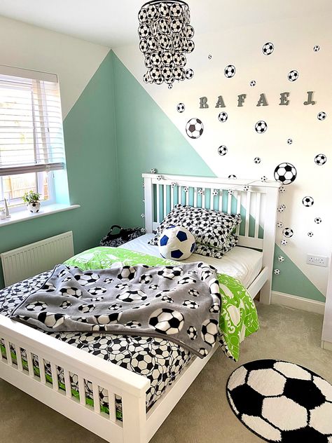 Soccer Bedroom Ideas For Boys, Boys Soccer Bedroom Ideas, Boys Football Bedroom Ideas, Football Bedroom Ideas For Boys, Arch Bedroom, Boys Soccer Bedroom, Football Theme Bedroom, Boys Football Bedroom, Gaming Bedroom Ideas