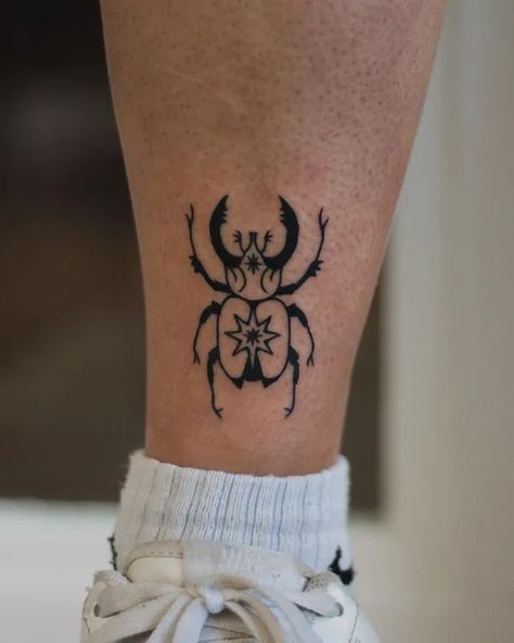 Beetle Tattoo, Traditional Tattoo Designs, Funky Tattoos, Insect Tattoo, Bug Tattoo, Sick Tattoo, Handpoke Tattoo, Muster Tattoos, Tattoo Now