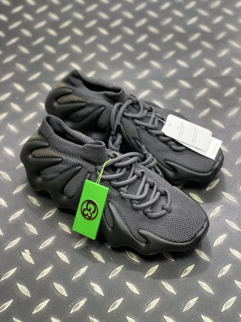 Yeezy 450 Black, 700 Yeezy, Yeezy 450, Custom Streetwear, Yeezy Outfit, Iphone Music, Sneaker Design, Streetwear Shoes, All Nike Shoes