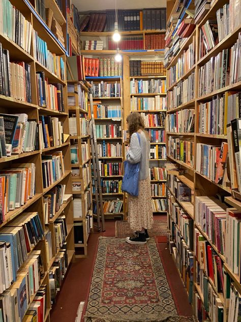 @eviebernard in insta #edinburgh #armchairbooks #bookstore #darkacademia #scotland Instagram Happy Birthday, Dark Academia, Glasgow, Edinburgh, Bookstore, Scotland, Happy Birthday, In This Moment, Birthday