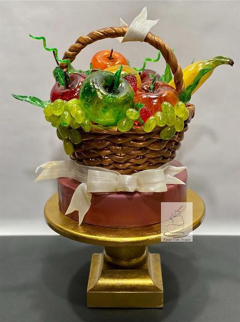 Pulled Sugar Art, Grapes And Strawberries, Sugar Sculpture, Artistic Cake, Chocolate Showpiece, Cake Decorating Books, Gravity Defying Cake, Couture Cakes, Cake Studio