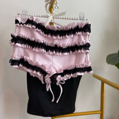 Black Cami Top And Pink Ruffle Shorts Set Shop : Endlessxluxury.Com Ruffle Shorts Outfit, Pink Emo, Black Cami Top, Black Camis, Pink Ruffle, Ruffle Shirt, Ruffle Shorts, Pink Tops, Cami Tops