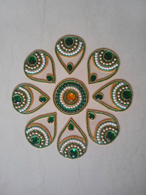 Rearrangeable rangoli Plastic Rangoli Design, Ohp Sheet Rangoli Design, Aari Motif, Ready Rangoli, Diy Wall Hanging Crafts, Flower Kolam, Kundan Rangoli, Acrylic Rangoli, Aari Design