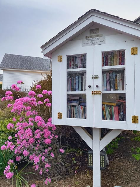 Book Library Outdoor Diy, Book Houses Outdoor, Little Free Library Plans, Street Library, Library Plan, Lending Library, Mini Library, Library Inspiration, Library Aesthetic