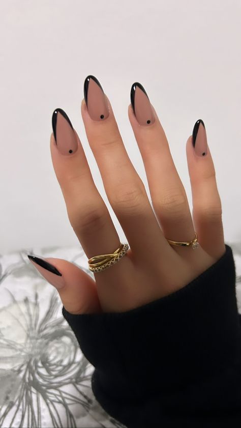 Black Oval Acrylic Nails, Matte Black Nails With Glossy Tips, Black And Nude Nails, Uñas Aesthetic, Negative Space Nails, Matte Black Nails, Haikyuu Kageyama, Acrylic Nail Designs, Black Nails