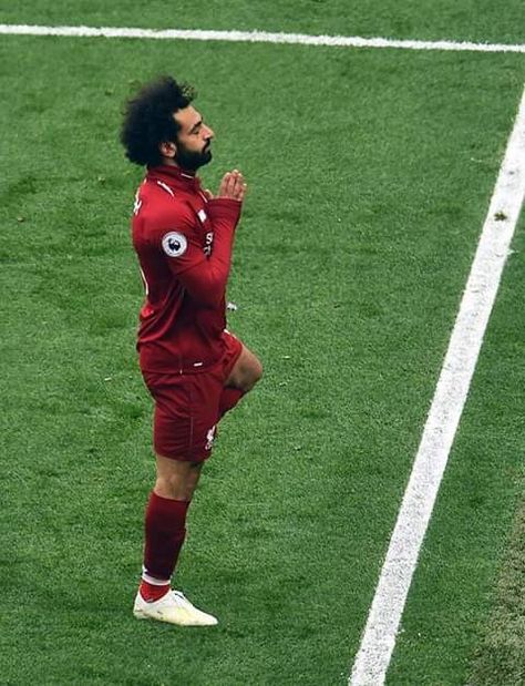 Salah Celebration, Mohamed Sala, Mohamed Salah Liverpool, Liverpool Football Club Wallpapers, Liverpool Soccer, Liverpool Wallpapers, Salah Liverpool, Liverpool Players, Mo Salah