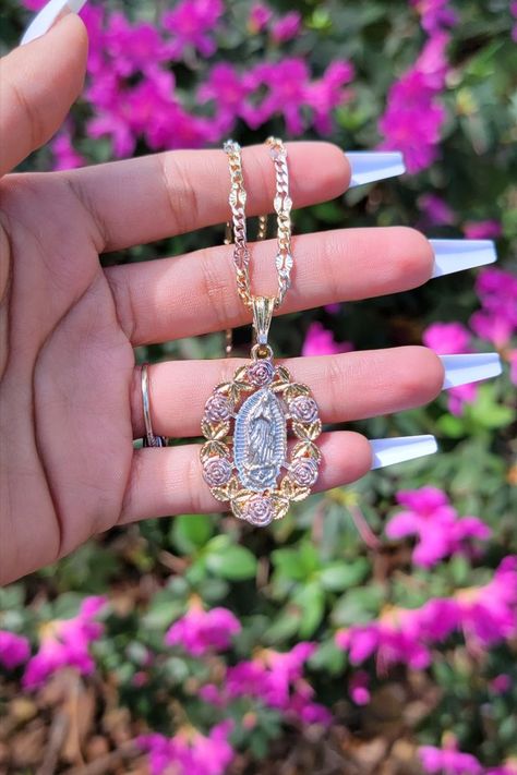 Quinceanera Jewelry, Mary Necklace, Virgin Mary Necklace, Mexican Party Theme, Love And Affection, Wrist Jewelry, Mexican Jewelry, Body Jewelry Piercing, Urn Necklaces