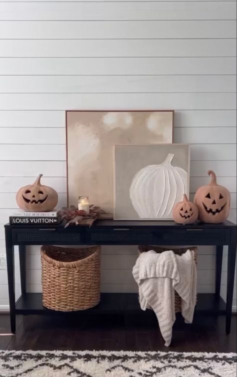 Halloween Tv Stand Decor, Chill Apartment Vibes, Fall House Decor, Chill Apartment, Neutral Halloween Decor, Decor College Apartment, Beauty Bar Salon, Porch Decor Farmhouse, Pop Up Vendor