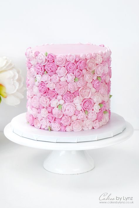 Rose covered floral fondant cake texture Splash Cake, Chocolate Splash, Texture Tutorial, Rose Cake Design, Cake Texture, Cake Design Tutorial, Floral Cake Design, Flower Cake Design, Fondant Cake Designs