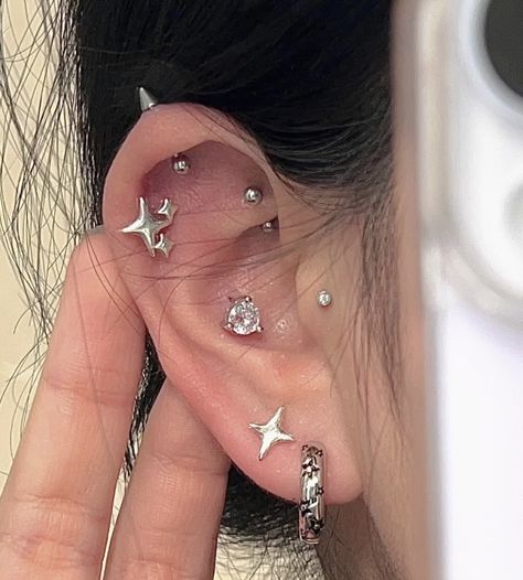 Ušný Piercing, Cool Ear Piercings, Pretty Ear Piercings, Cool Piercings, Cute Ear Piercings, Cute Piercings, Body Jewelry Piercing, Ear Cuffs, Piercing Tattoo