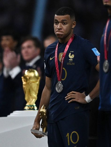 France Players, Mbappe France, Hugo Lloris, French Football Players, League 1, Football Fever, Word Cup, France Football, Soccer Workouts