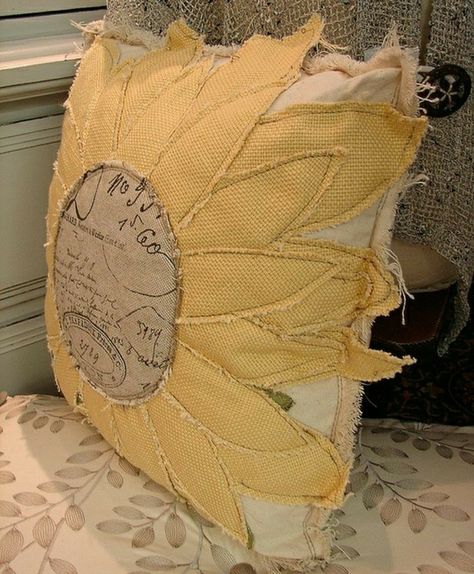 Sunflower Crafts, Spring Sewing, Sunflower Pillow, Pillow Ideas, Pillow Crafts, Pretty Pillow, Sewing Pillows, Rag Quilt, Diy Pillows