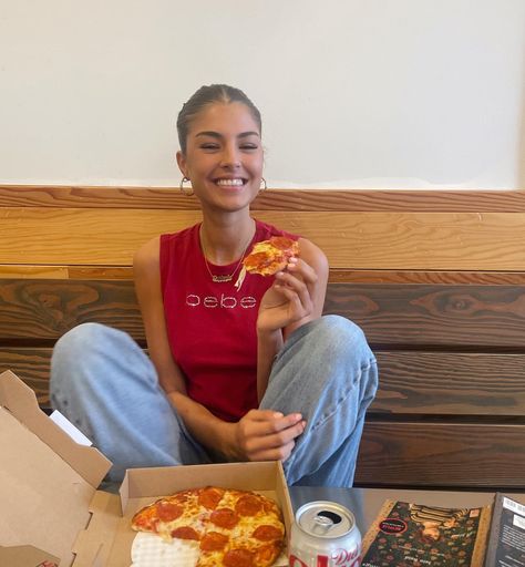 ❤️❤️❤️what is ur fav type of pizza mine is supreme :P | Instagram Type Of Pizza, Darianka Sanchez, Pizza Pictures, Pizza Girls, Types Of Pizza, Coffee Shop Aesthetic, Date Outfit Casual, Pink Girly Things, Instagram Feed Ideas