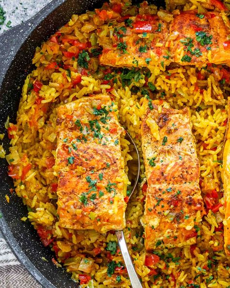 Whip up a delicious and easy weeknight dinner with this One Pot Salmon and Rice recipe! Perfect for busy nights and full of flavor. #OnePotMeal #SalmonDinner One Pot Salmon, Healthy Salmon Dinner, Fish And Rice, Easy Fish Dinners, Salmon Dinner Recipes, One Pot Recipes, Salmon Meal Prep, Fish Dinner Recipes, Jo Cooks