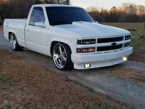 #Chevrolet #ss #350ss #mytrucknotyours #white #obs #introwheels #introgang #billets #obs_gang #str8_obs #sick_singlecabs #single_cab #c1500… Obs Silverado, 454 Ss Truck, Chevy Silverado Accessories, Drag Truck, Obs Chevy, Classic Cars Trucks Chevy, Obs Truck, Single Cab Trucks, Chevy Trucks Silverado