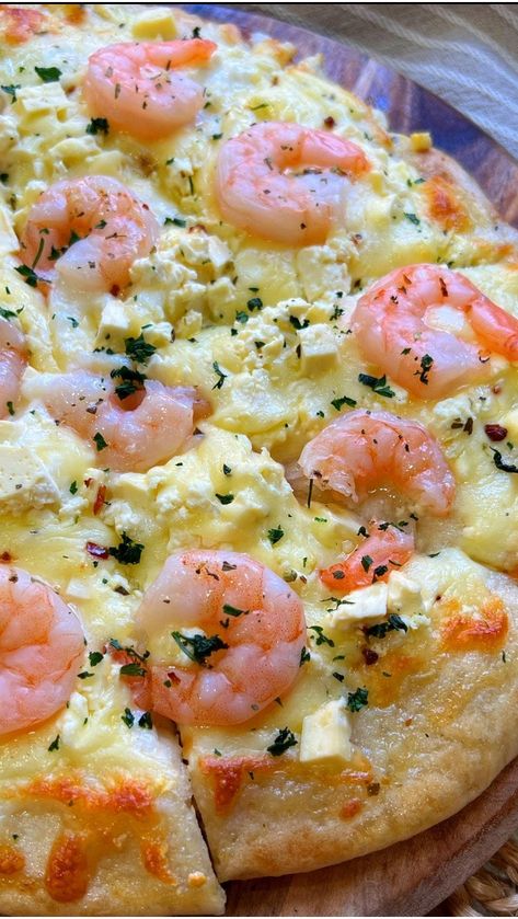 3 Cheese Garlic Prawn Pizza Recipe https://fooooods.com/3-cheese-garlic-prawn-pizza-saharskitchen_ Garlic Shrimp Pizza Recipe, Garlic Prawn Pizza Recipe, Prawn Pizza Recipes, Garlic Prawn Pizza, Prawn Pizza, Garlic Prawn, Shrimp Pizza, Raw Prawns, Pizza Topping