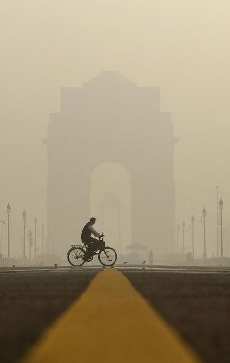 Morning at Delhi Indian Gate, Winter India, Delhi Winter, Winter In India, Winters Morning, Golden Triangle India, Foggy Winter, Old Delhi, Foggy Day