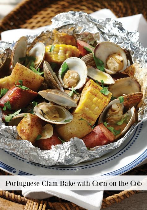 Clam Boil, Grilled Clams, Shrimp Boil Foil, Foil Packet Dinners, Foil Pack Meals, Foil Packet Meals, Clam Bake, How To Cook Potatoes, Corn On The Cob