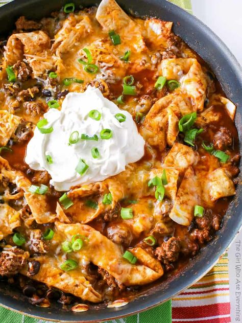 15 One Pan Recipes to Get You Excited for Dinner! - NatashasKitchen.com Easy Beef Burrito Skillet, Beef Burrito Skillet, Burrito Skillet, Beef Burrito, The Girl Who Ate Everything, Diet Dinner Recipes, Burritos Recipe, Skillet Dinners, Enchilada Casserole