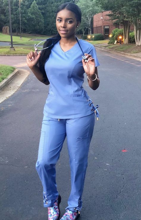 Nurse Angel, Graduation Goals, Black Nurses, Nurse Outfit Scrubs, Medicine Illustration, Nursing Goals, Medical Scrubs Outfit, Stylish Scrubs, Career Women