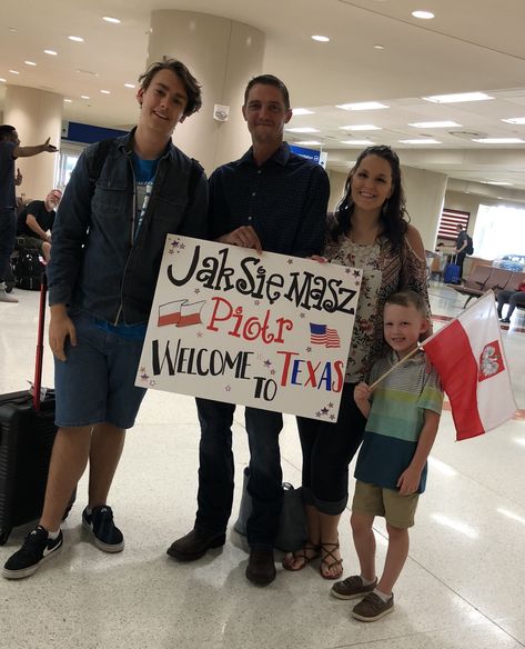 Welcome To The Usa Sign Airport, Foreign Exchange Student Welcome Sign, Exchange Student Welcome Sign, Airport Welcome Signs, Student Exchange, Foreign Exchange Student, Welcome Home Banners, Welcome Boards, Exchange Student